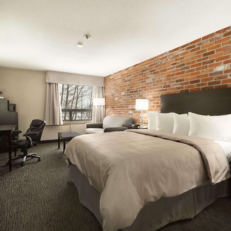 Super 8 By Wyndham Timmins On Hotel Luaran gambar