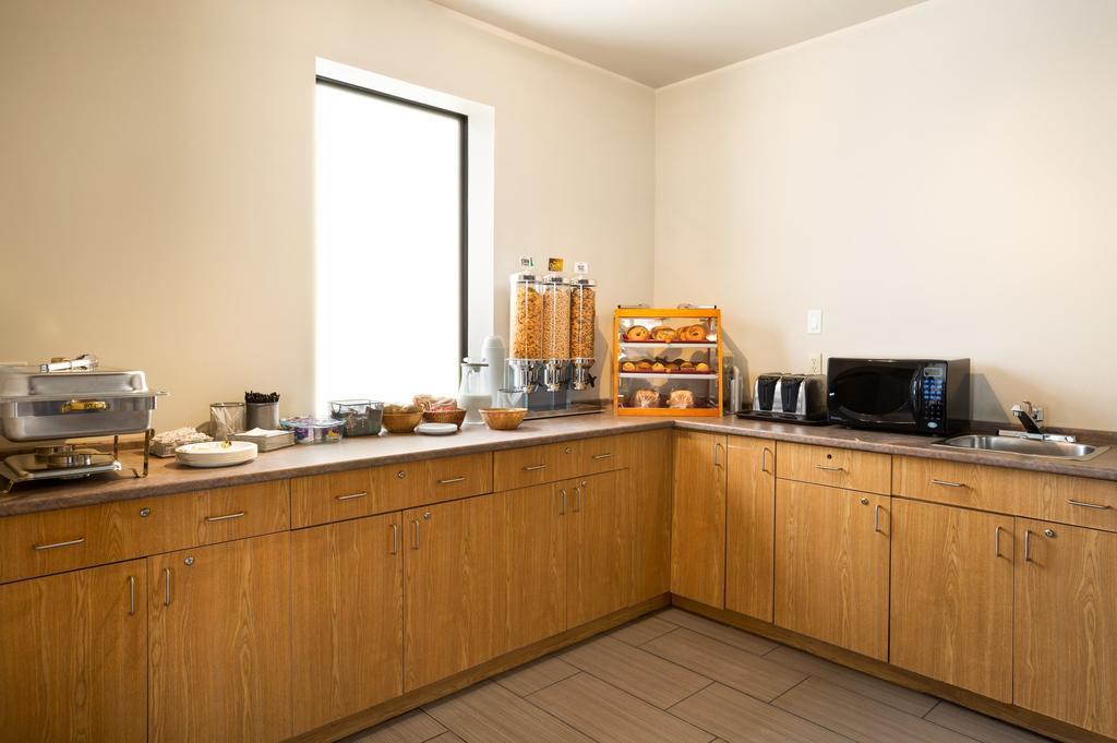 Super 8 By Wyndham Timmins On Hotel Luaran gambar