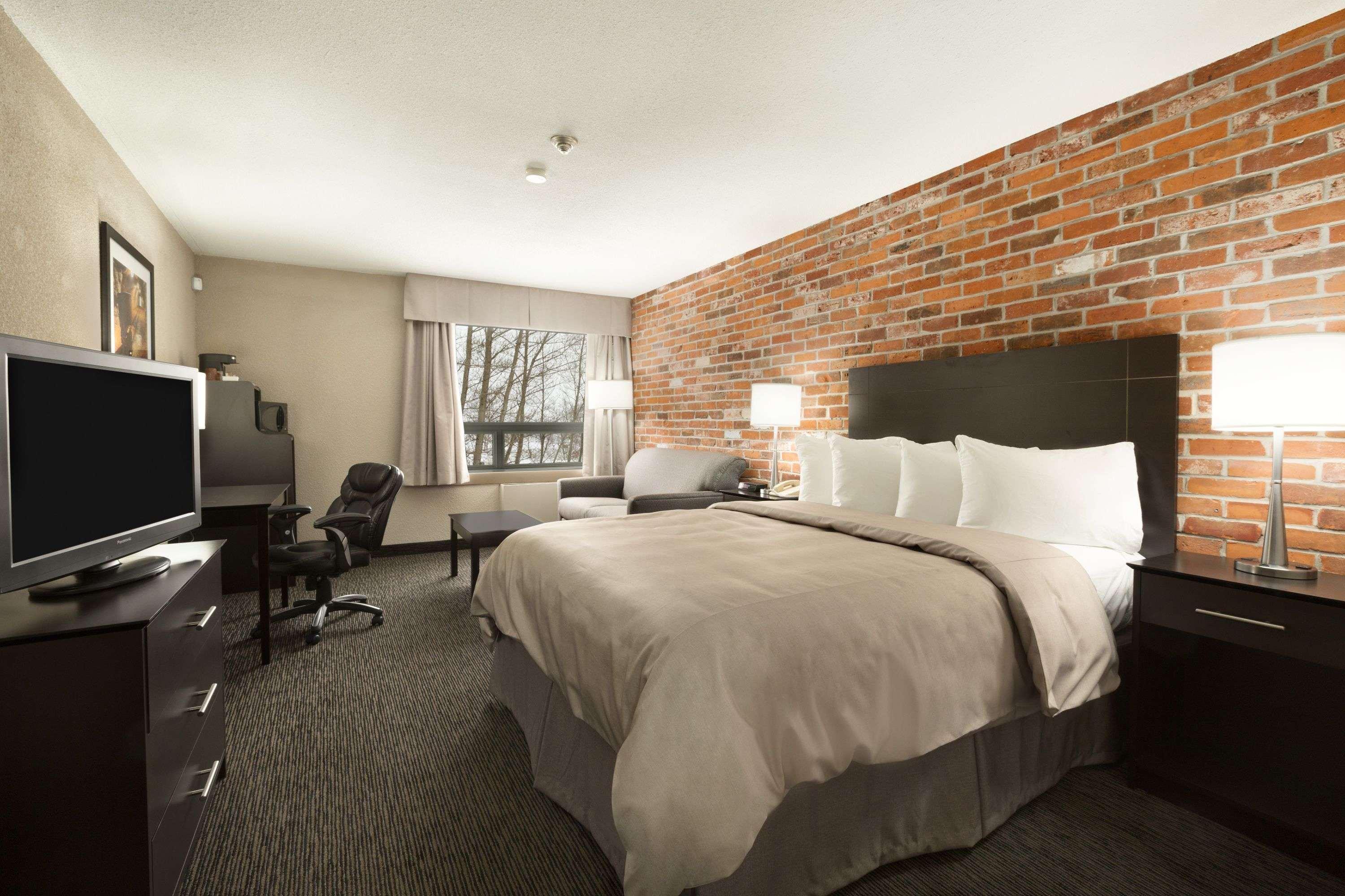 Super 8 By Wyndham Timmins On Hotel Luaran gambar