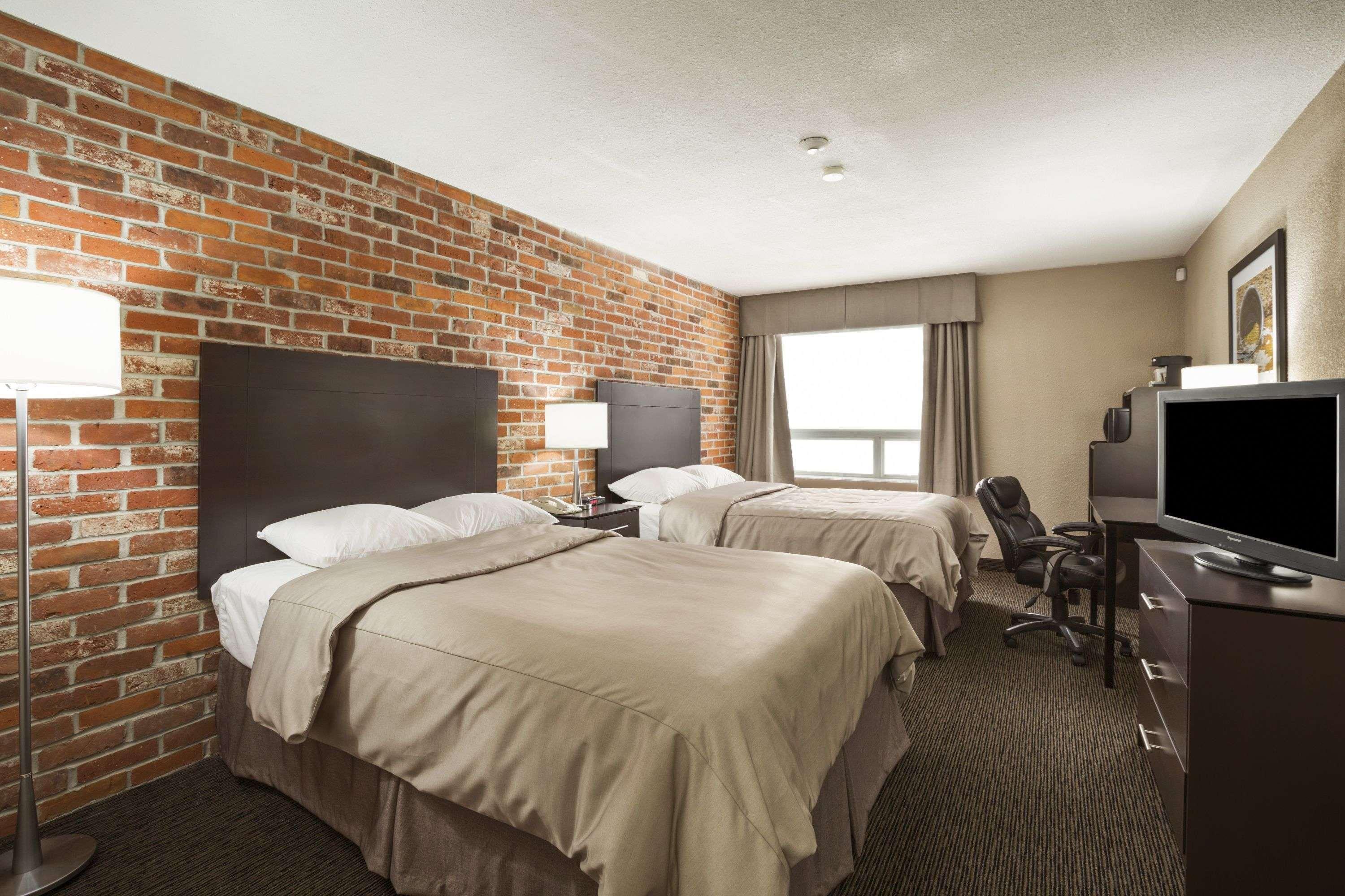 Super 8 By Wyndham Timmins On Hotel Luaran gambar
