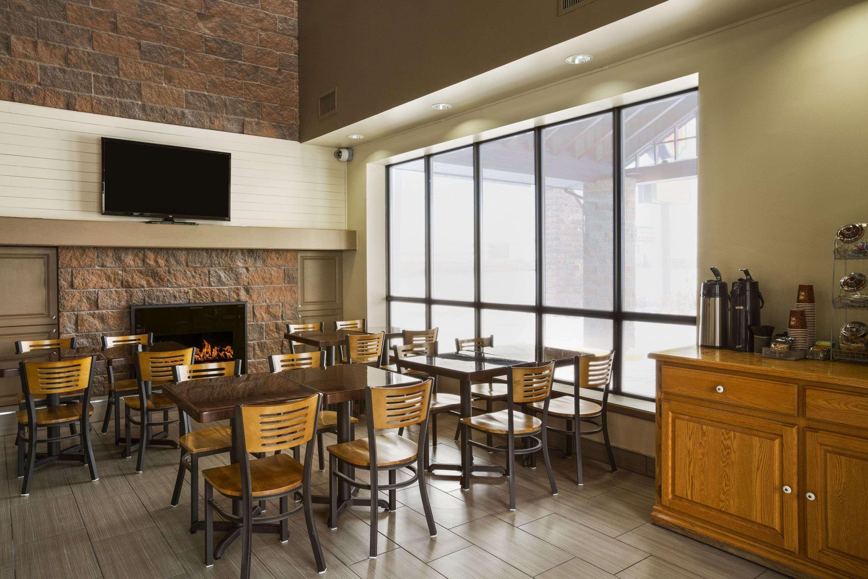 Super 8 By Wyndham Timmins On Hotel Luaran gambar