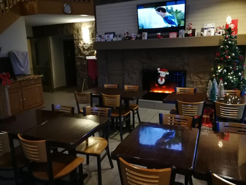 Super 8 By Wyndham Timmins On Hotel Luaran gambar